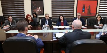 Армения и Россия обсуждают перспективы сотрудничества в сфере кинонаследия и образования