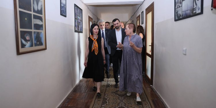 «Հայֆիլմի» նոր կյանքի խոստումը հին անորոշությունների մեջ. նախարարը այցելել է կինոստուդիան